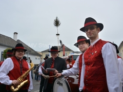 130426-Maibaumaufwtellen-Stadtwirt-37_960px