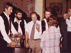 1981-Begruessung-Fam.-Gyaki.2_1920px